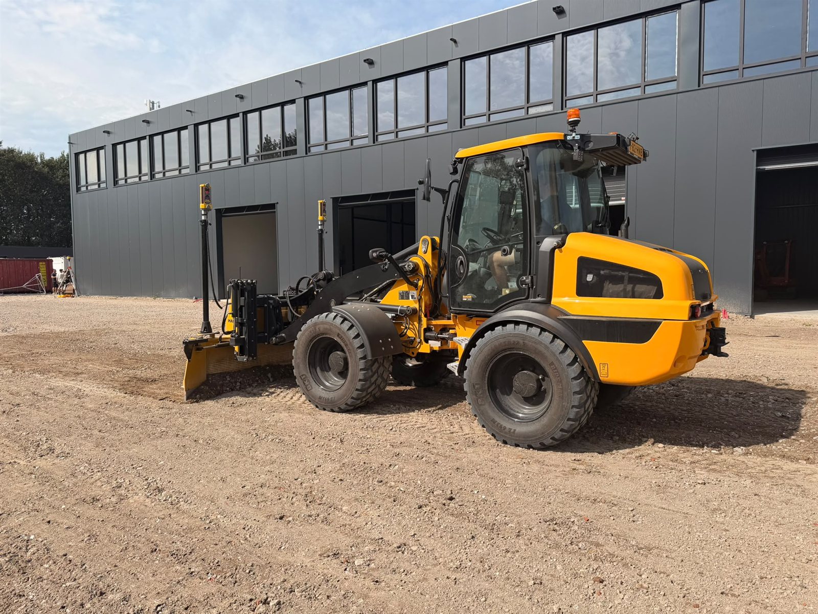 Shovel met levelbak profileert een terrein
