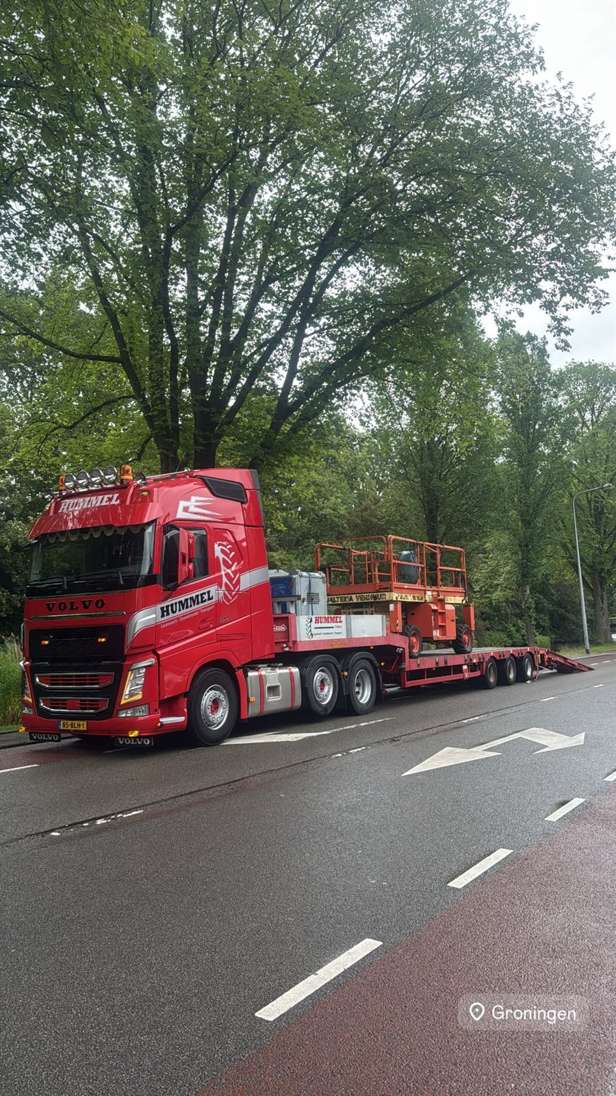 Transport van een schaarhoogwerker in Groningen