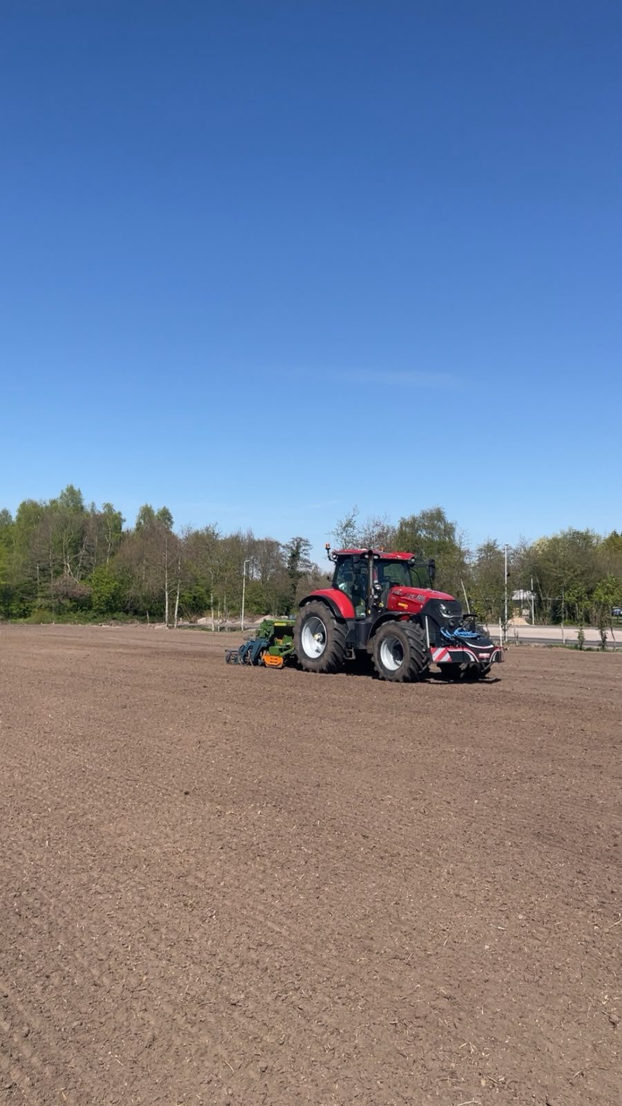 Zaaien in het voorjaar met de Case-tractor