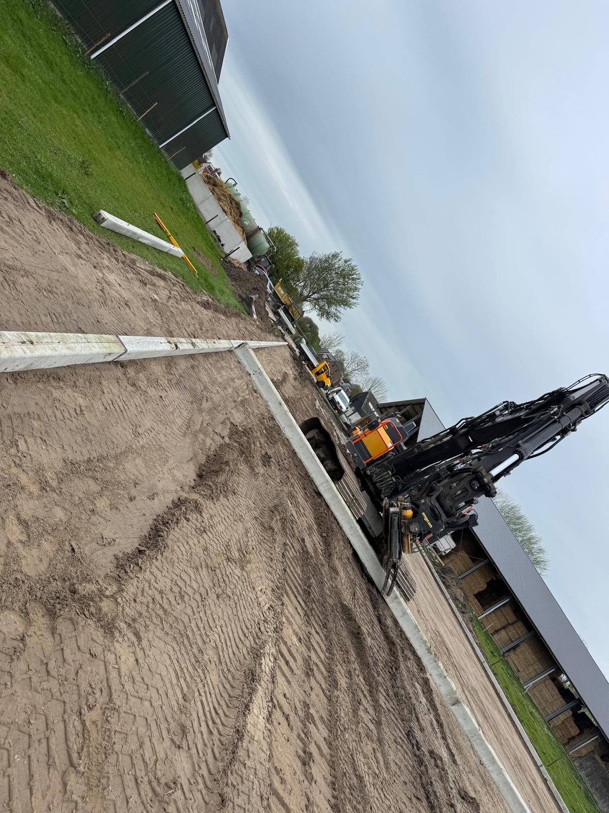 Betonplaten leggen voor erfverharding