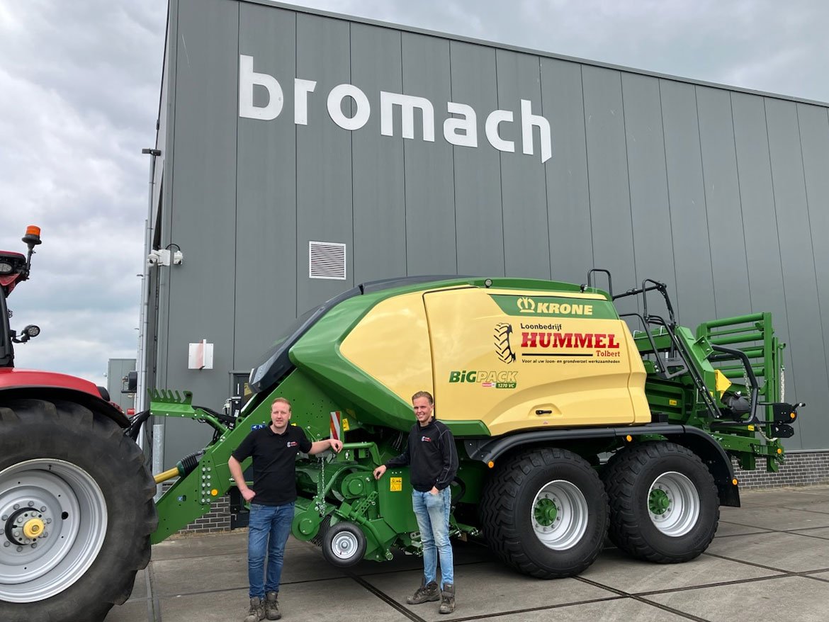 De nieuwe Krone BiG Pack grootpakpers bij de aflevering