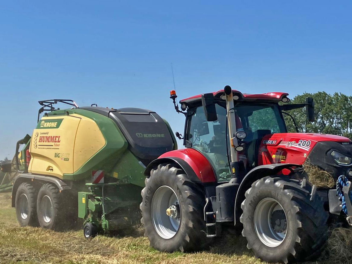 Case IH tractor met de Krone BiG Pack grootpakpers